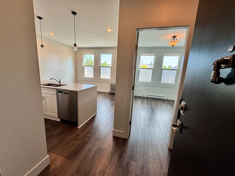 166 E 11th Ave #8 — Photo 44