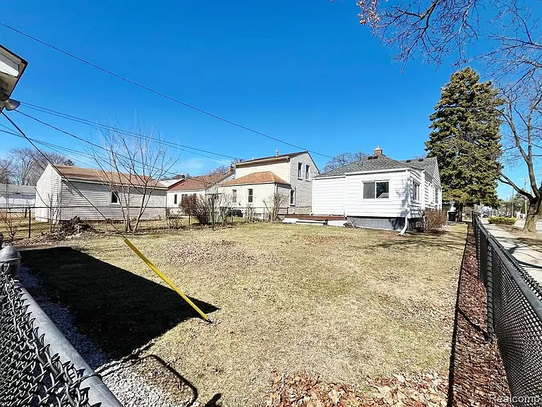 3303 Chester Rd — Photo 4