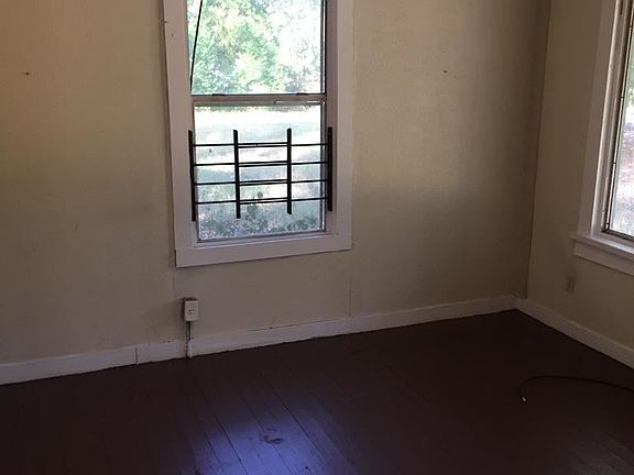 2nd image of 3917 Mayfield St