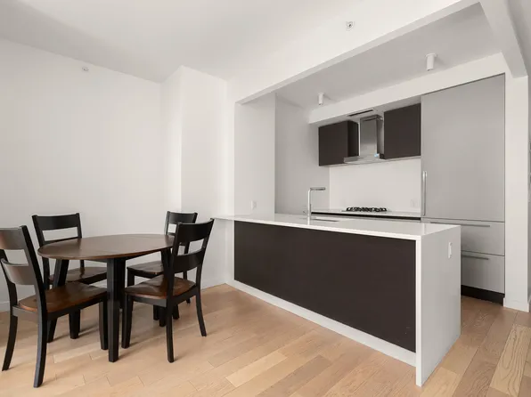 545 West 48th Street image 2 of 7