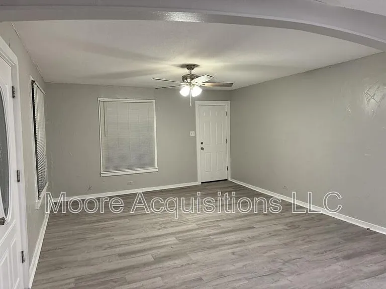 500 W Burrell St — Photo 21