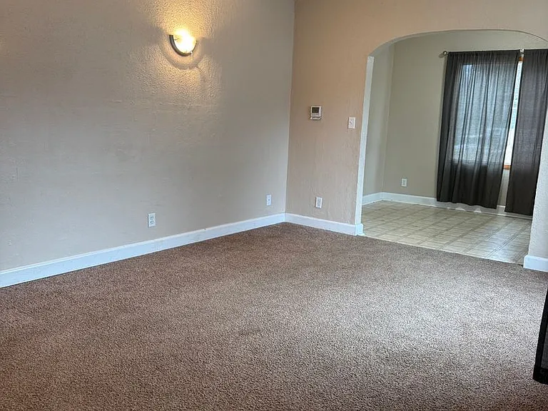 421 23rd Ave E — Photo 2