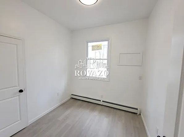 137 W 5th Ave #B