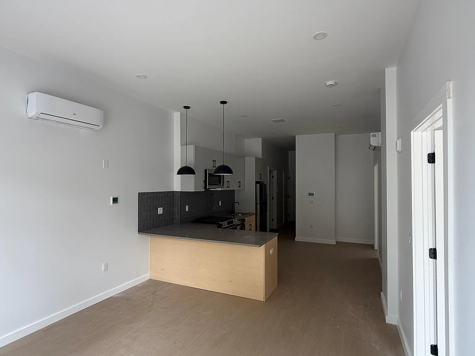 2 bed, 800 sqft, $3,150 — Photo 2