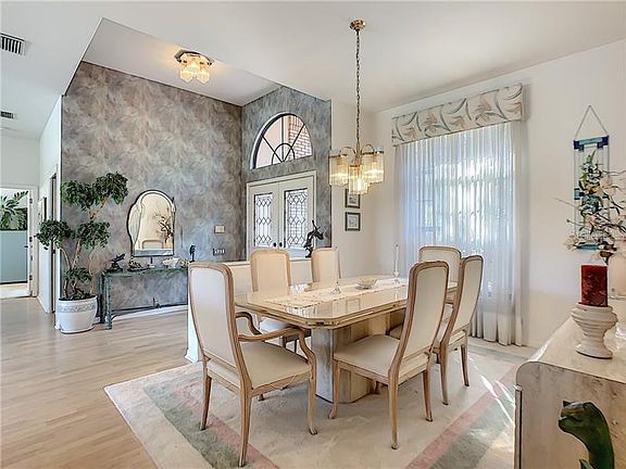 3rd image of 262 Royal Oak Way