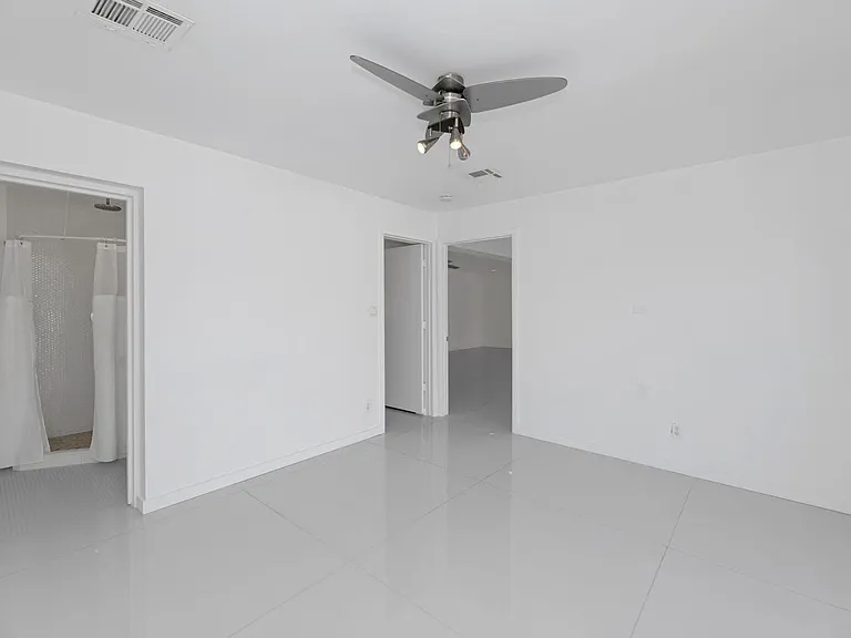 4222 E Indianola Ave — Photo 12