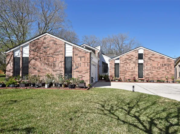 3203 E Rangecrest Pl, Sugar Land, TX 77479