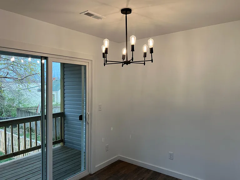 301 N Kentwood Ave — Photo 8