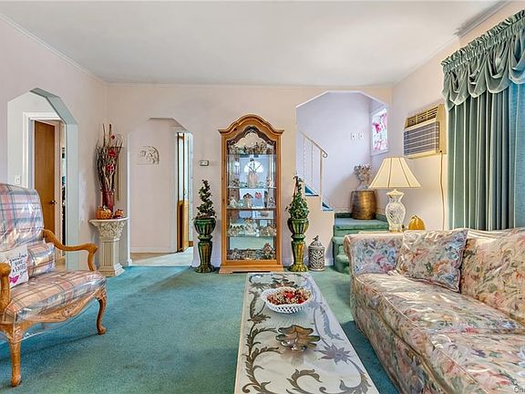 4th image of 51 Delano Ave