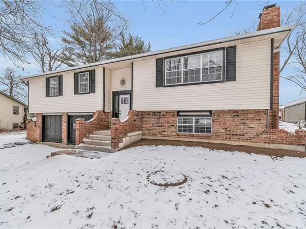 1502 S Main St, Clinton, MO 64735