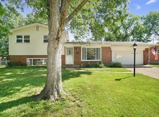 9 Fircrest Ln, Fenton, MO 63026