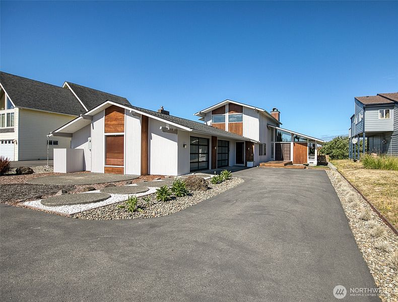 2nd image of 675 Ocean Shores Boulevard SW