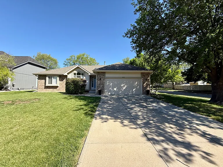 2902 Blackhawk Dr — Photo 3