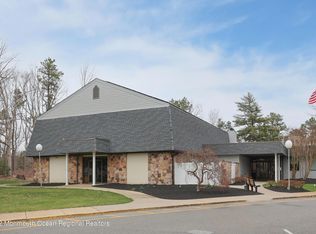 616B Lake Point Dr, Lakewood, NJ 08701