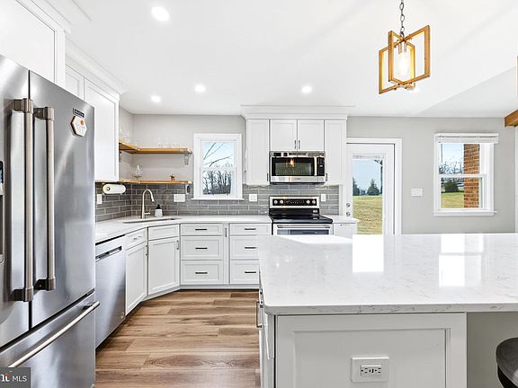 3rd image of 16932 Flickerwood Rd