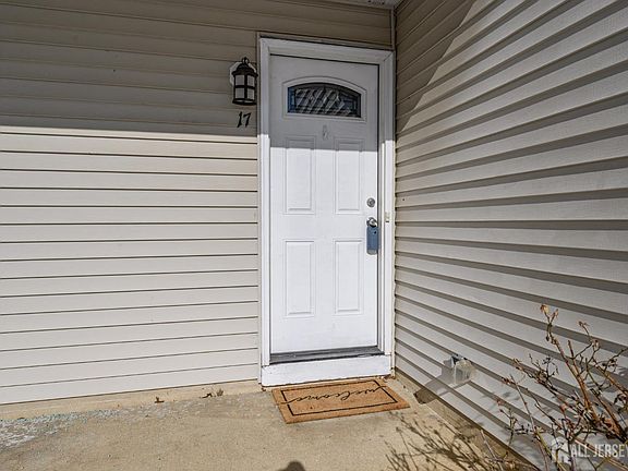 2nd image of 17 Inwood Ter