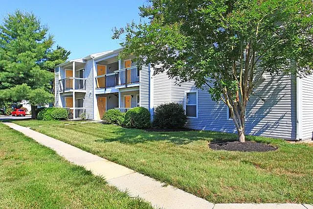 Island Club Apartments — Photo 6