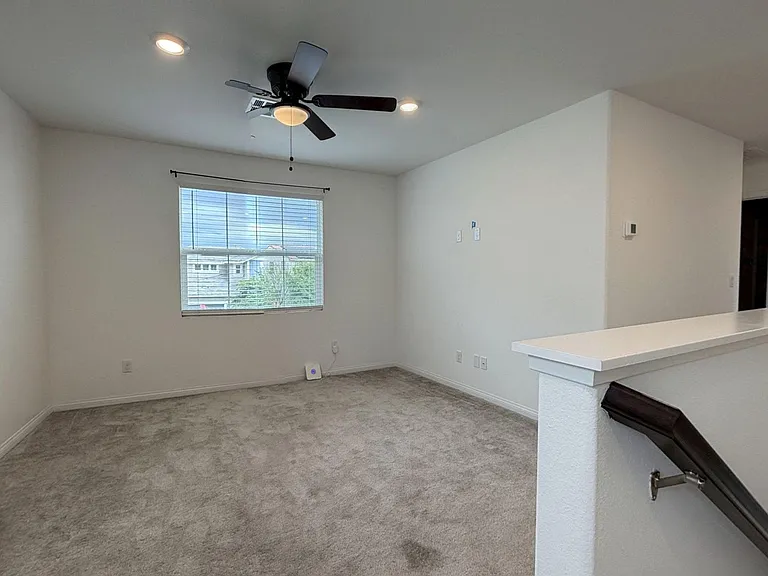1685 Camellia Ln — Photo 13