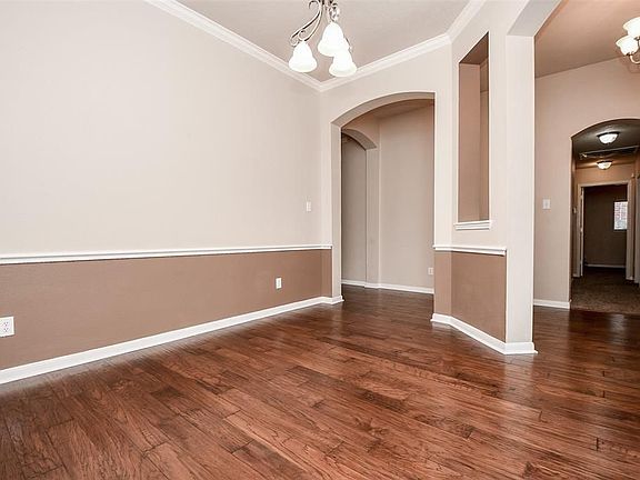 4th image of 3715 Crescent Dr