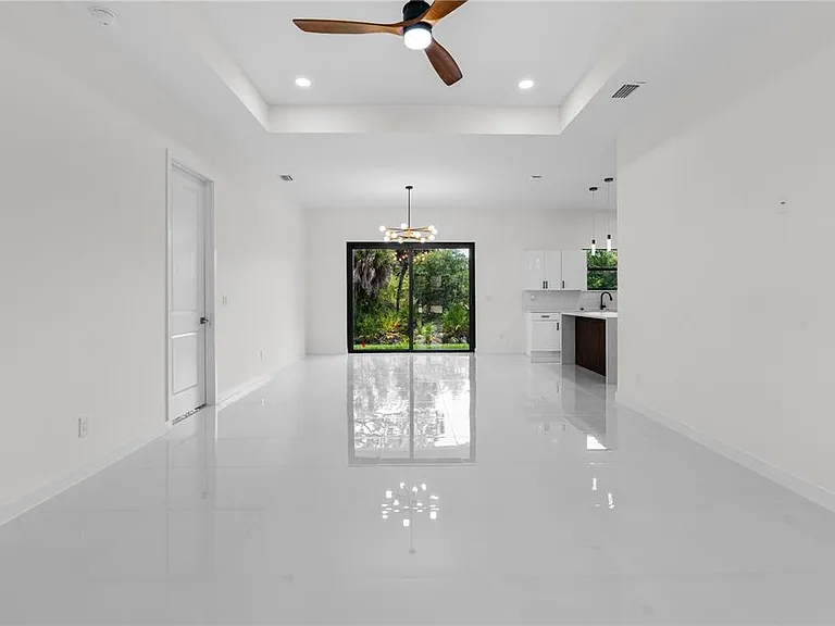 10070 Flat River St — Photo 11
