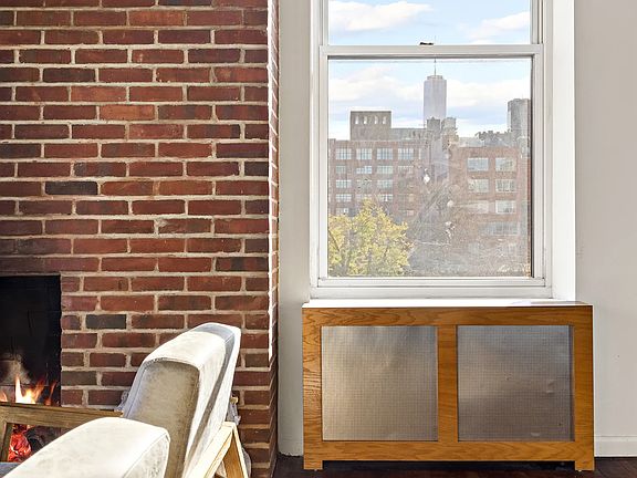 5th image of 256 W 10th St APT 5A