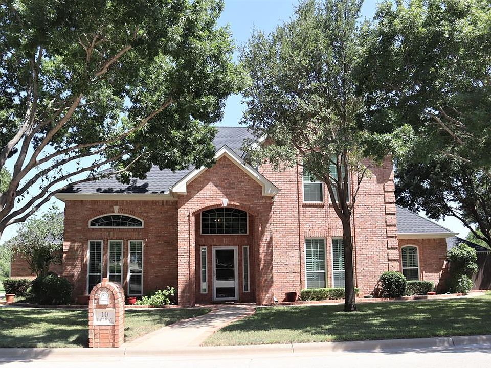 1st image of 10 Fairway Dr