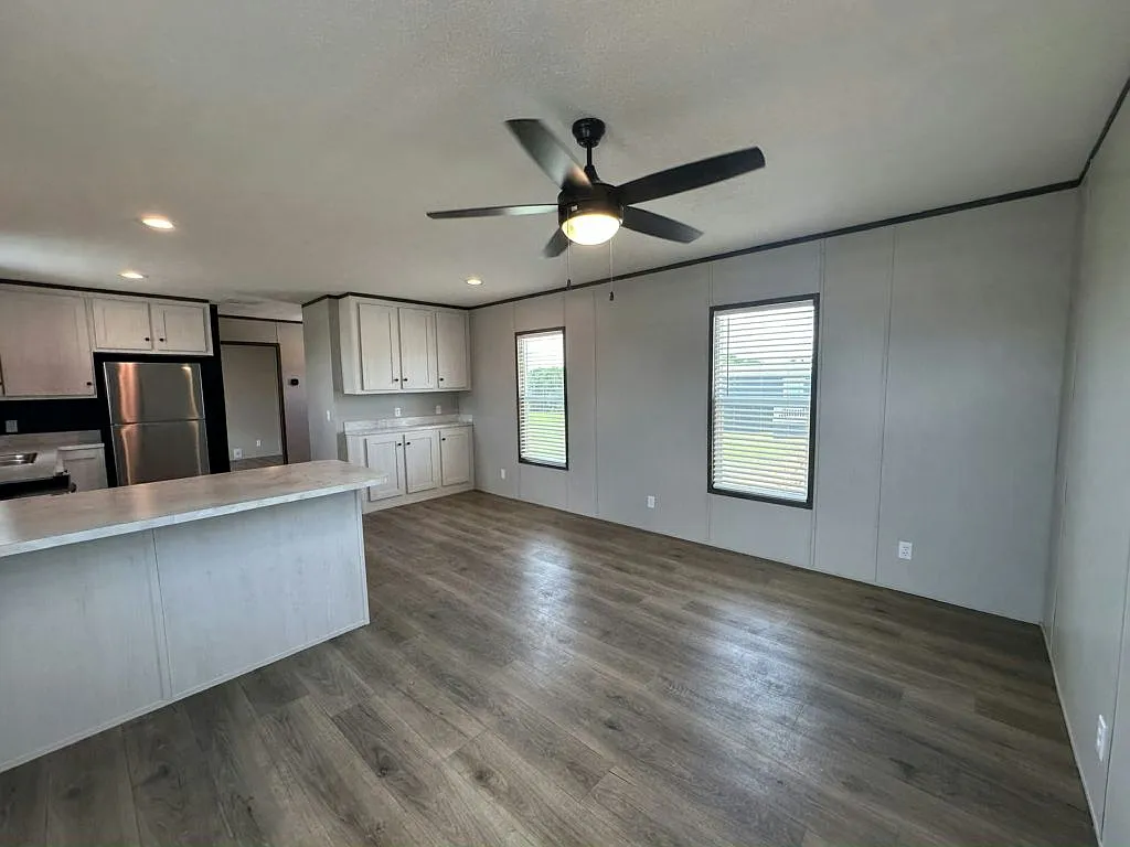 2 bed, 896 sqft, $1,450 — Photo 2