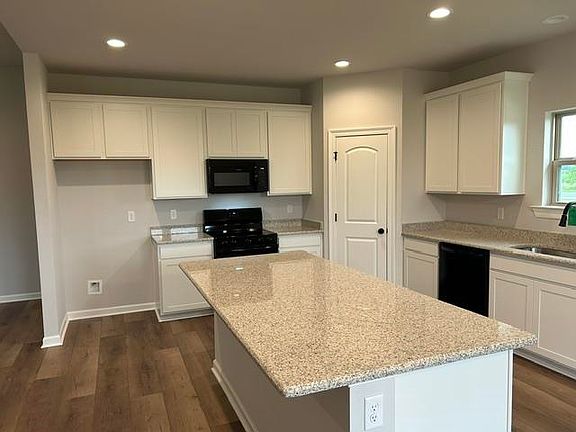 5th image of 1505 Hamlet Ln
