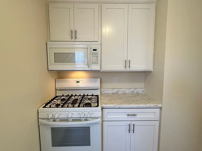 2025 I St — Photo 17