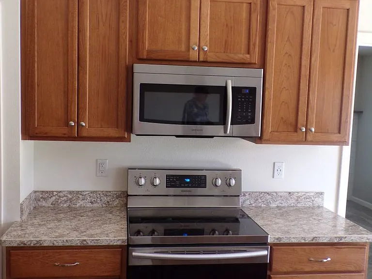 2812 Athens Ct — Photo 24