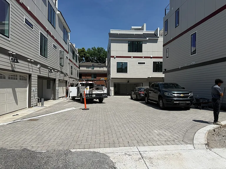 2115 Fairfax Ave — Photo 7