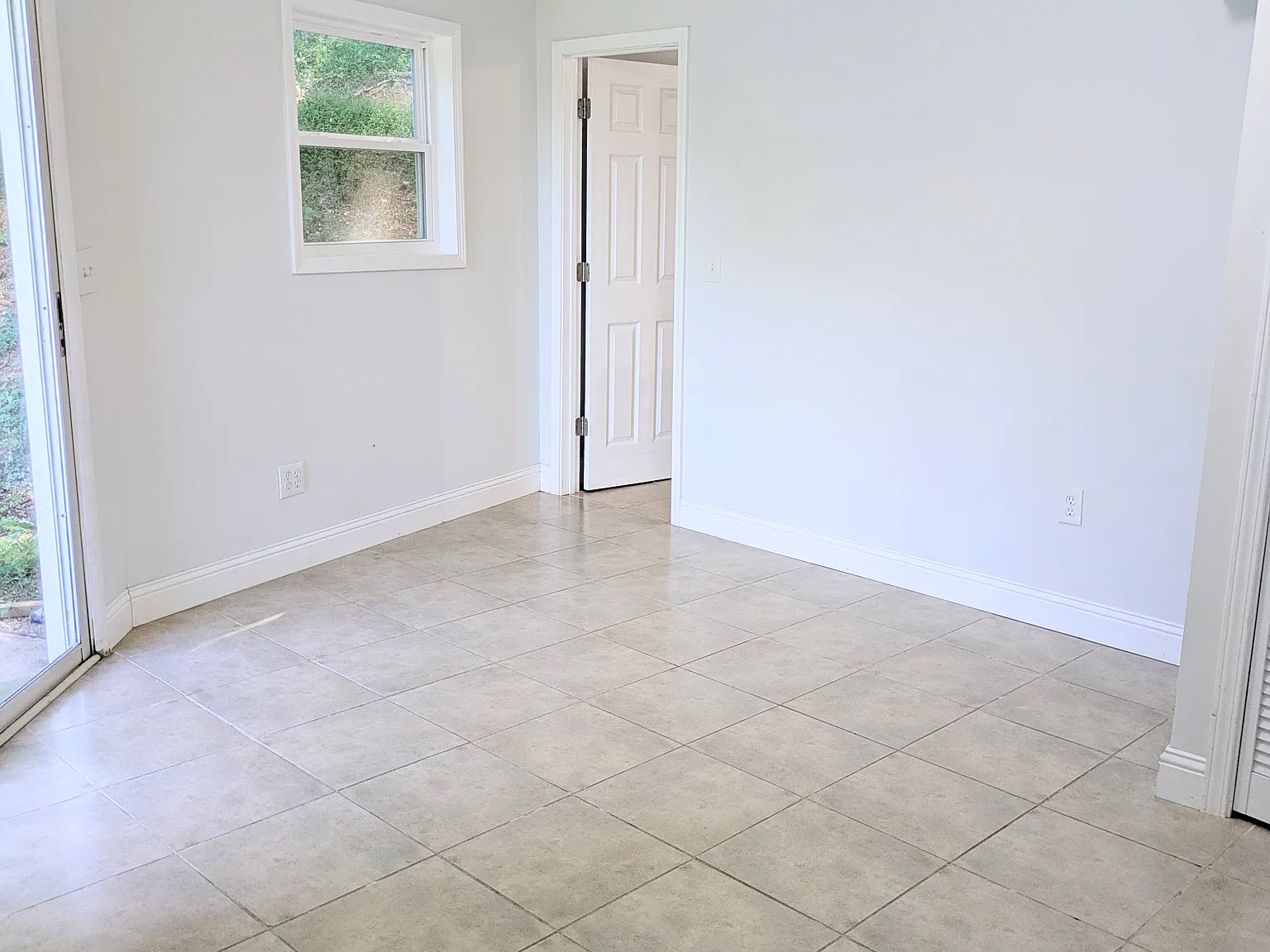 2 bed, 1005 sqft, $1,100 — Photo 2