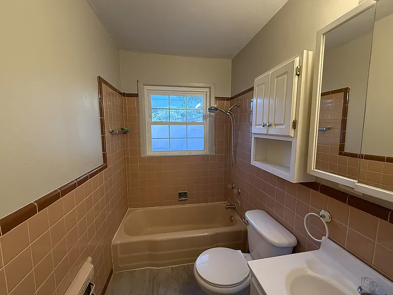 604 Red Deer St — Photo 7