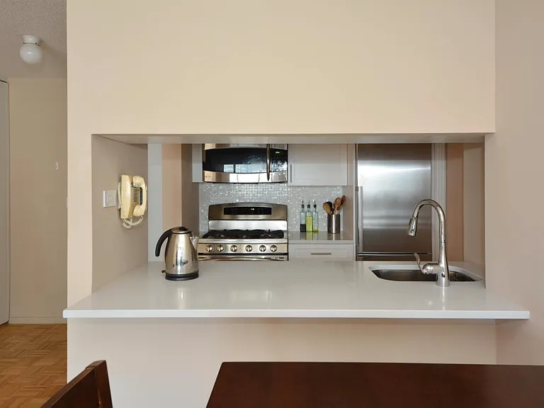 200 Rector Pl #27K — Photo 2