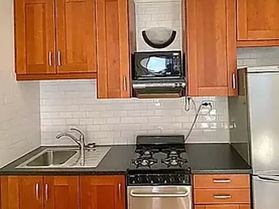 5th image of 309 W 84th St APT 3