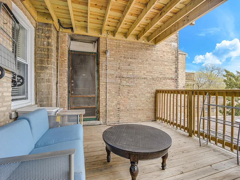2255 S Oakley Ave #2F — Photo 13
