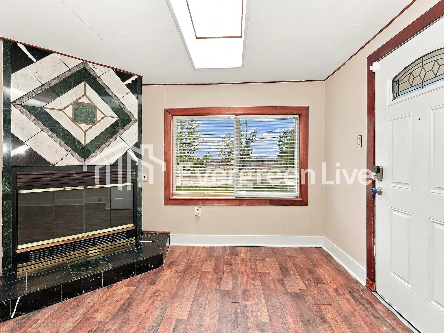 3 bed, 1.0 bath, 803 sqft, $1,395 — Photo 4