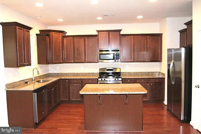 7568 Stonehouse Run Dr — Photo 2