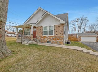 196 2nd St, Elgin, IL 60123