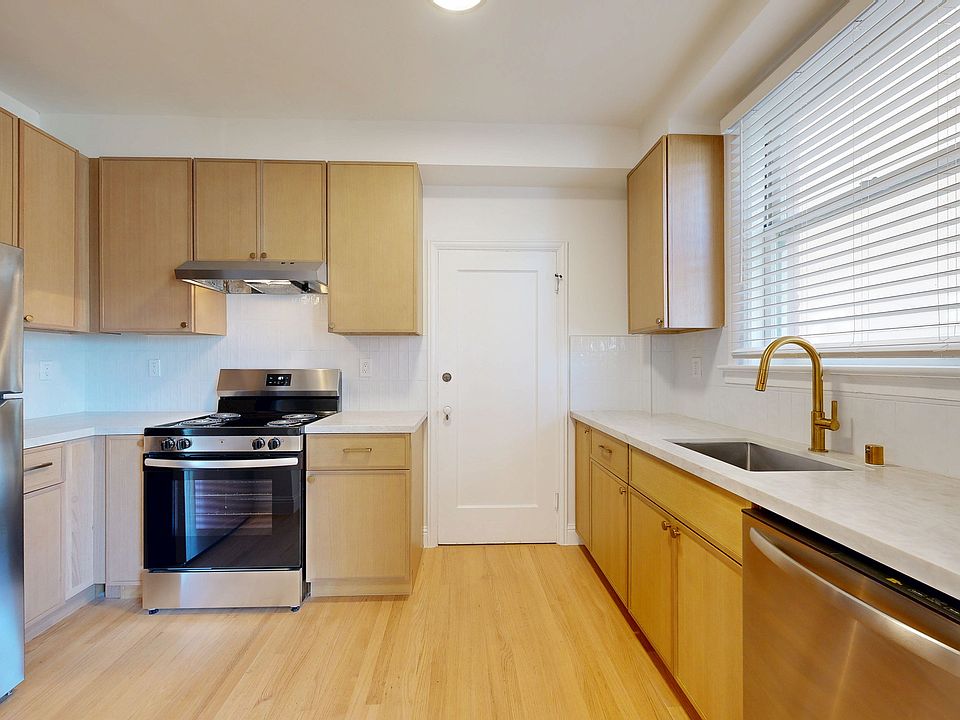 1st image of 495 32nd Ave #106