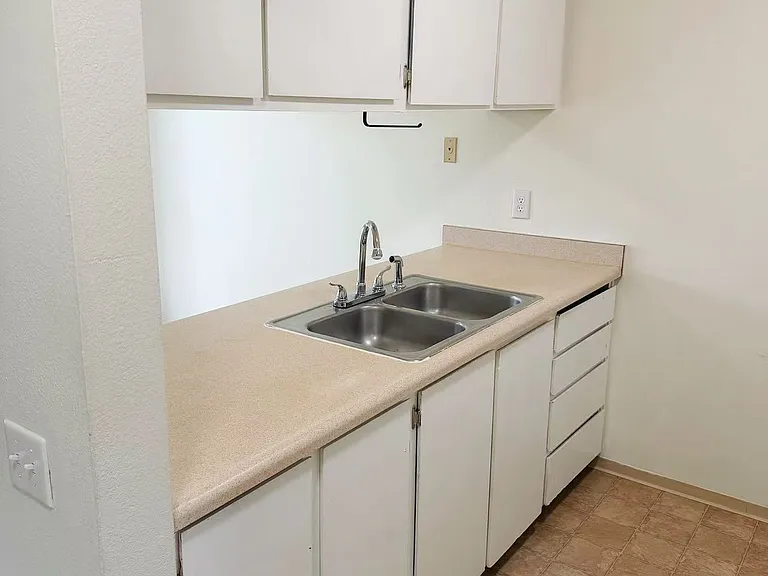 700 W Maple St #C3 — Photo 5