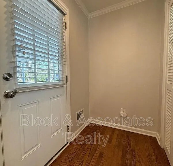 212 Sampson St — Photo 15