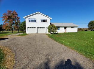 17120 Mayfield Rd, Windsor, OH 44099