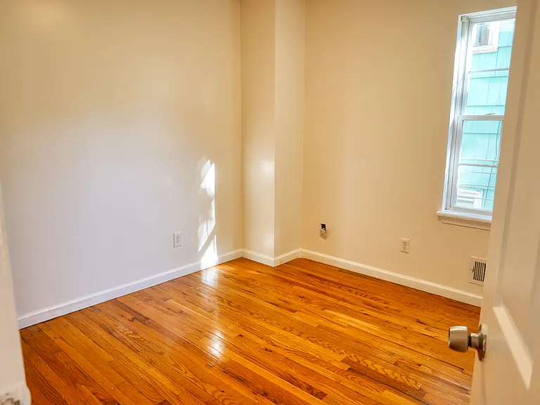 31 Hanford St #1 — Photo 16