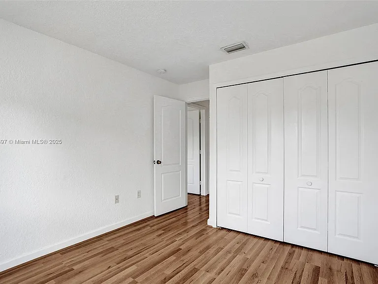 17037 SW 39th St — Photo 11