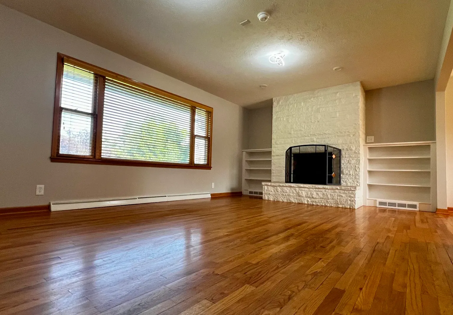5 bed, 2600 sqft, $2,700 — Photo 4