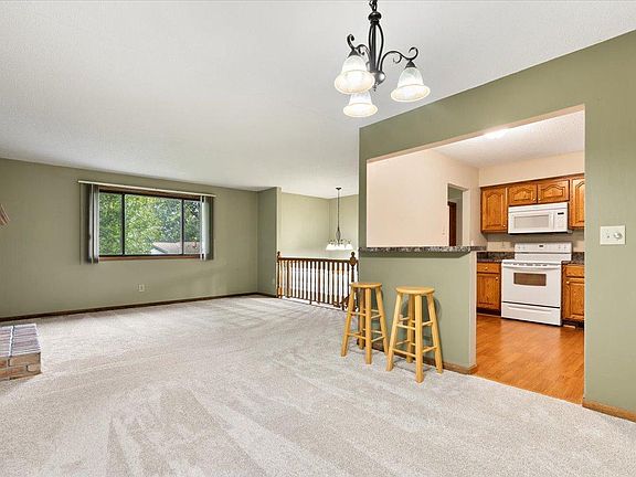 5th image of 566 Donegal Cir