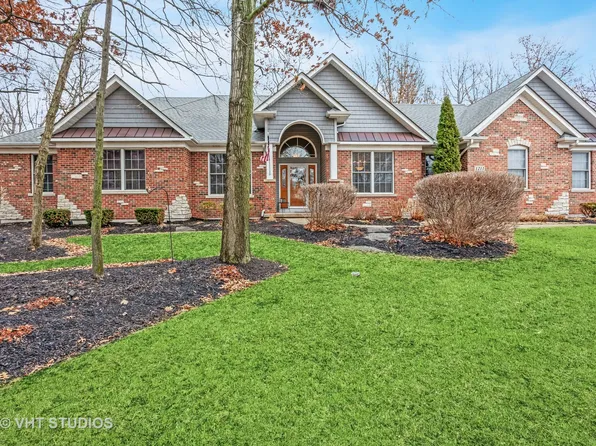 1211 Old Oak Ct, Hampshire, IL 60140