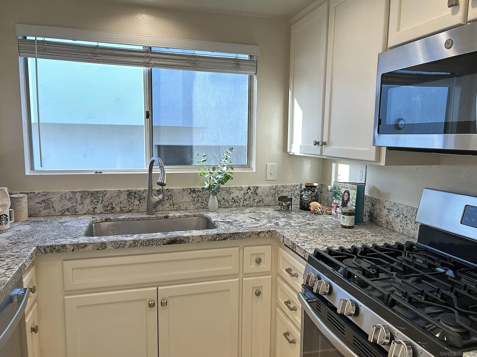 2 bed, 2.0 bath, 1004 sqft, $5,500 — Photo 4