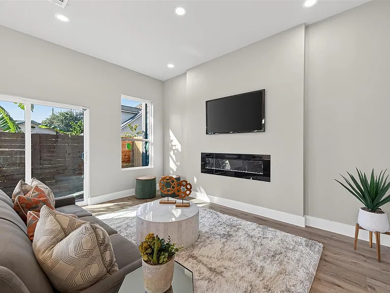 4115 Yale St — Photo 19